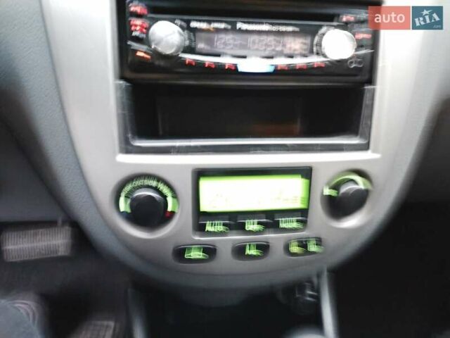 Красный Шевроле Лачетти, объемом двигателя 1.8 л и пробегом 125 тыс. км за 5600 $, фото 12 на Automoto.ua