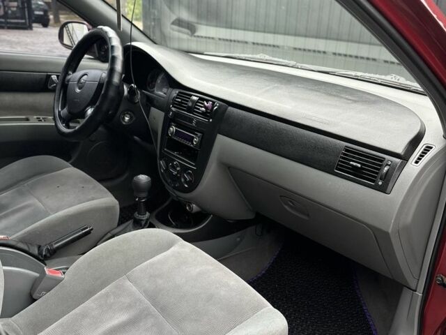 Красный Шевроле Лачетти, объемом двигателя 1.8 л и пробегом 195 тыс. км за 3700 $, фото 5 на Automoto.ua