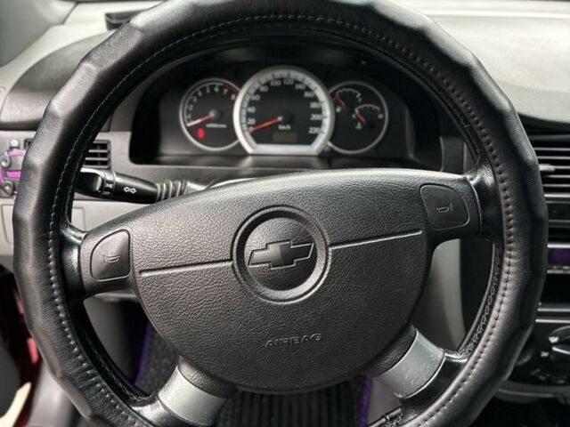 Красный Шевроле Лачетти, объемом двигателя 1.8 л и пробегом 195 тыс. км за 3700 $, фото 7 на Automoto.ua