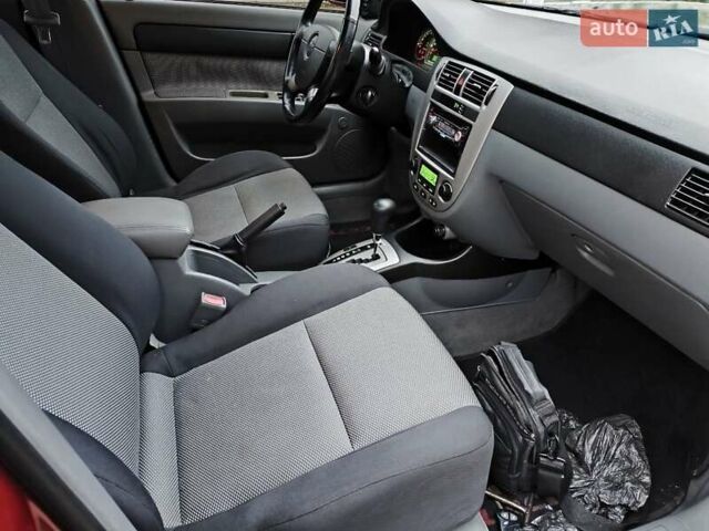 Красный Шевроле Лачетти, объемом двигателя 1.8 л и пробегом 139 тыс. км за 5300 $, фото 7 на Automoto.ua