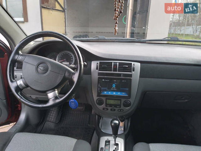 Красный Шевроле Лачетти, объемом двигателя 1.8 л и пробегом 205 тыс. км за 5600 $, фото 7 на Automoto.ua