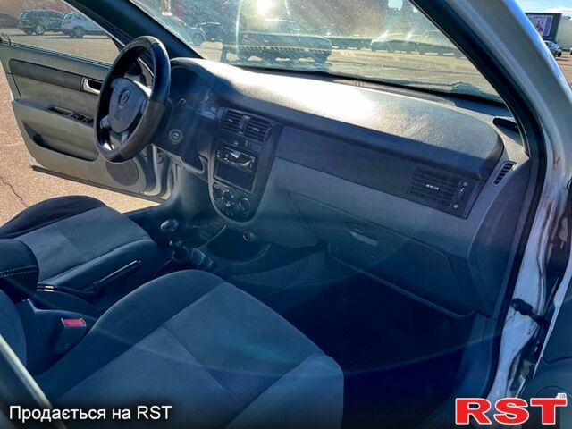 Червоний Шевроле Лачетті, об'ємом двигуна 1.8 л та пробігом 202 тис. км за 3899 $, фото 10 на Automoto.ua