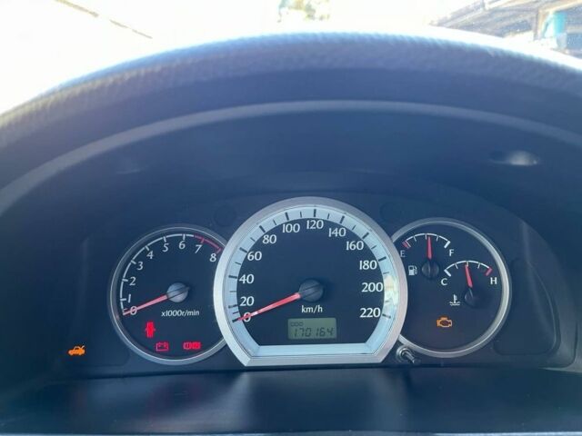 Красный Шевроле Лачетти, объемом двигателя 1.8 л и пробегом 171 тыс. км за 4400 $, фото 5 на Automoto.ua