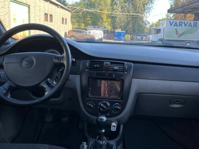 Красный Шевроле Лачетти, объемом двигателя 1.8 л и пробегом 171 тыс. км за 4400 $, фото 3 на Automoto.ua