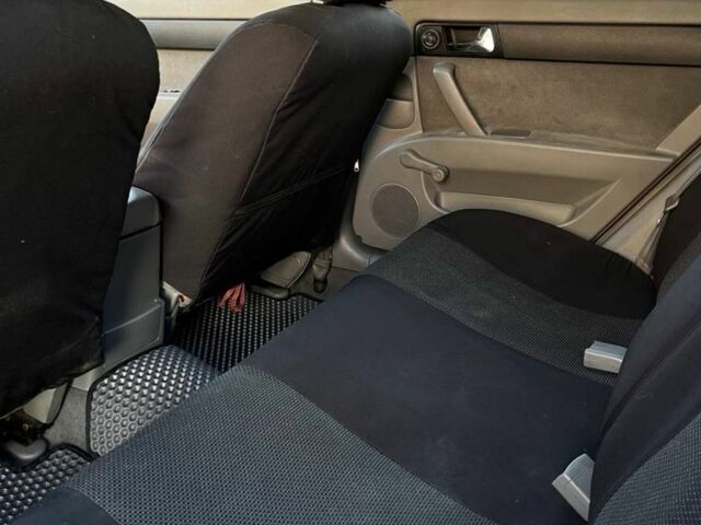 Красный Шевроле Лачетти, объемом двигателя 1.8 л и пробегом 171 тыс. км за 4400 $, фото 11 на Automoto.ua