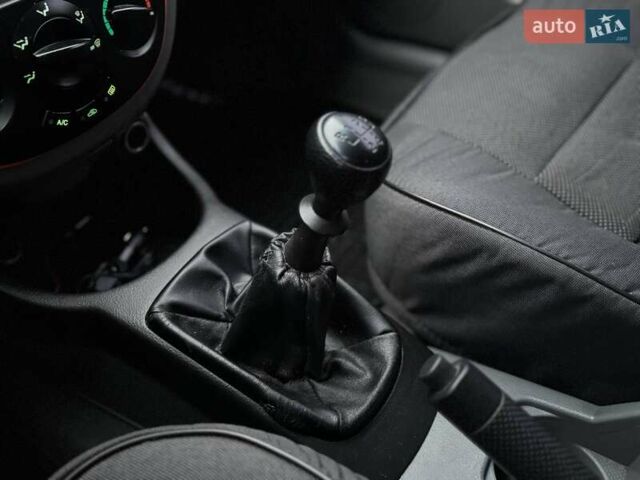 Красный Шевроле Лачетти, объемом двигателя 1.8 л и пробегом 158 тыс. км за 5690 $, фото 22 на Automoto.ua