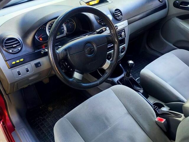 Красный Шевроле Лачетти, объемом двигателя 1.6 л и пробегом 220 тыс. км за 4200 $, фото 3 на Automoto.ua