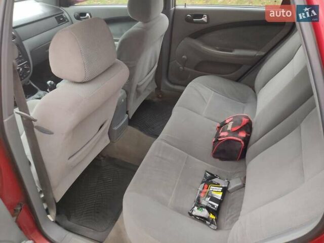 Красный Шевроле Лачетти, объемом двигателя 1.8 л и пробегом 380 тыс. км за 2999 $, фото 6 на Automoto.ua