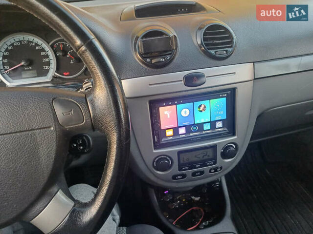 Красный Шевроле Лачетти, объемом двигателя 1.8 л и пробегом 162 тыс. км за 4100 $, фото 7 на Automoto.ua