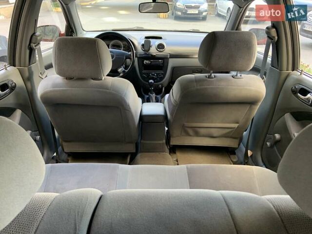 Красный Шевроле Лачетти, объемом двигателя 1.8 л и пробегом 179 тыс. км за 3900 $, фото 10 на Automoto.ua