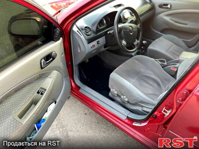 Красный Шевроле Лачетти, объемом двигателя 1.8 л и пробегом 280 тыс. км за 3900 $, фото 4 на Automoto.ua