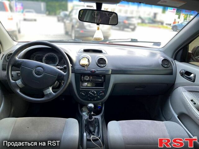 Красный Шевроле Лачетти, объемом двигателя 1.8 л и пробегом 280 тыс. км за 3900 $, фото 5 на Automoto.ua