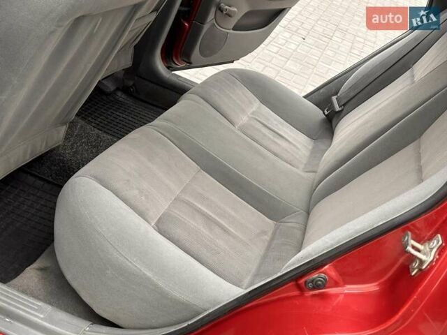 Красный Шевроле Лачетти, объемом двигателя 1.8 л и пробегом 220 тыс. км за 3300 $, фото 12 на Automoto.ua