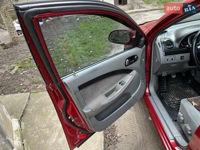 Красный Шевроле Лачетти, объемом двигателя 1.8 л и пробегом 251 тыс. км за 5500 $, фото 16 на Automoto.ua