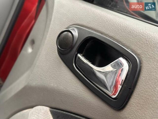 Красный Шевроле Лачетти, объемом двигателя 1.8 л и пробегом 220 тыс. км за 3300 $, фото 23 на Automoto.ua