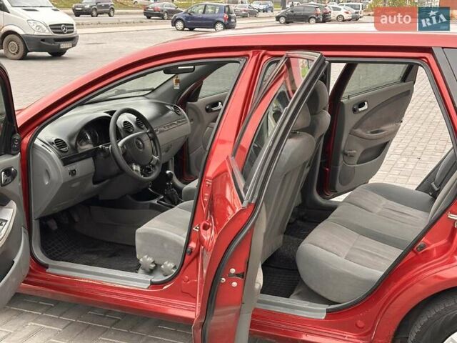 Красный Шевроле Лачетти, объемом двигателя 1.8 л и пробегом 220 тыс. км за 3300 $, фото 11 на Automoto.ua
