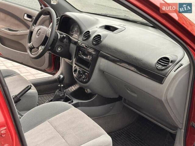 Красный Шевроле Лачетти, объемом двигателя 1.8 л и пробегом 220 тыс. км за 3300 $, фото 22 на Automoto.ua