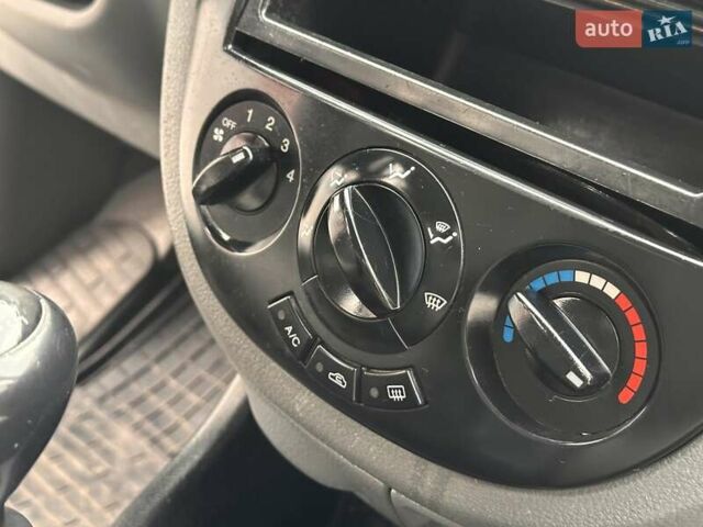 Красный Шевроле Лачетти, объемом двигателя 1.8 л и пробегом 220 тыс. км за 3300 $, фото 21 на Automoto.ua