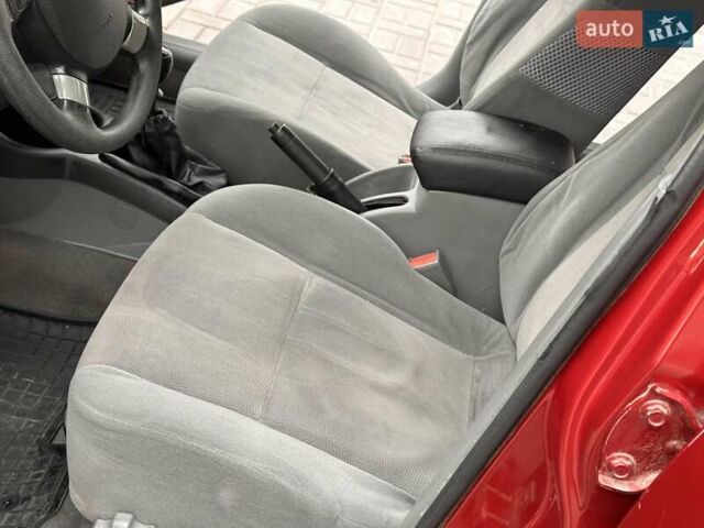 Красный Шевроле Лачетти, объемом двигателя 1.8 л и пробегом 220 тыс. км за 3300 $, фото 13 на Automoto.ua
