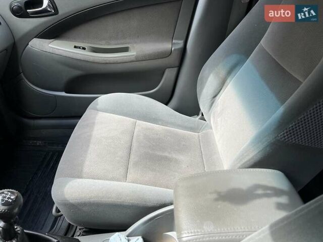 Красный Шевроле Лачетти, объемом двигателя 1.8 л и пробегом 251 тыс. км за 5500 $, фото 13 на Automoto.ua