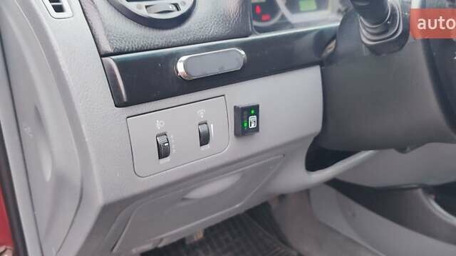 Красный Шевроле Лачетти, объемом двигателя 1.8 л и пробегом 235 тыс. км за 3900 $, фото 14 на Automoto.ua