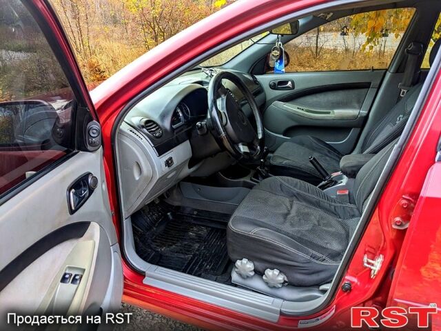 Красный Шевроле Лачетти, объемом двигателя 1.8 л и пробегом 177 тыс. км за 4800 $, фото 7 на Automoto.ua