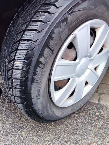 Красный Шевроле Лачетти, объемом двигателя 1.8 л и пробегом 235 тыс. км за 3900 $, фото 12 на Automoto.ua