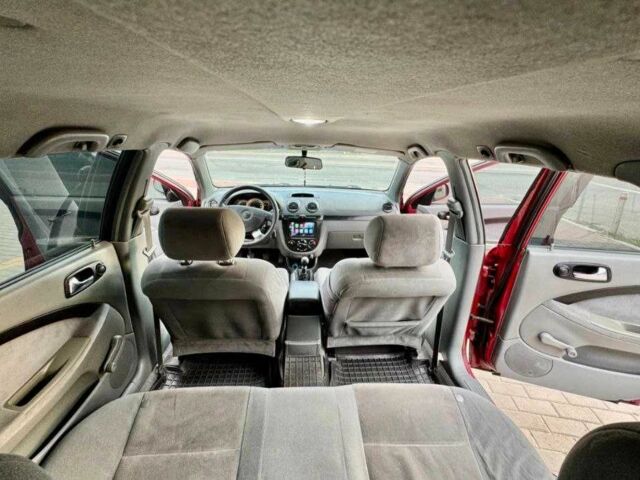 Красный Шевроле Лачетти, объемом двигателя 1.8 л и пробегом 269 тыс. км за 4200 $, фото 7 на Automoto.ua