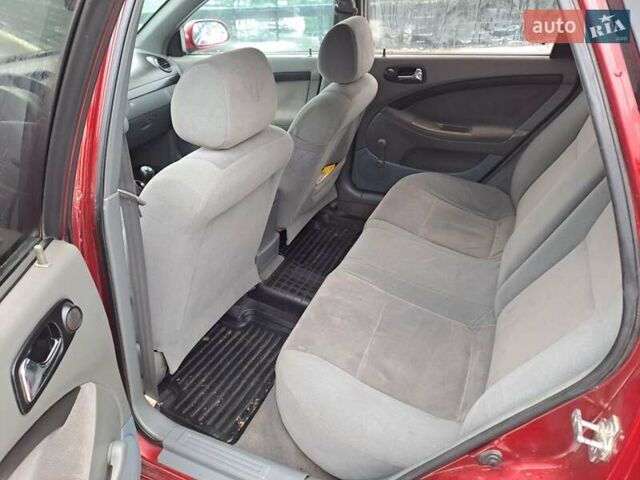 Красный Шевроле Лачетти, объемом двигателя 1.8 л и пробегом 280 тыс. км за 5100 $, фото 22 на Automoto.ua