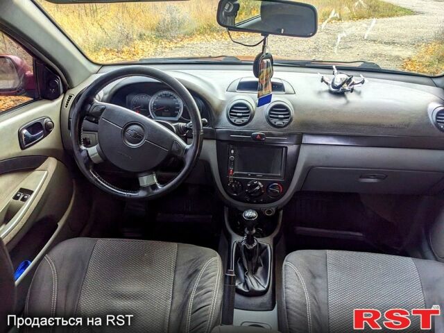 Красный Шевроле Лачетти, объемом двигателя 1.8 л и пробегом 177 тыс. км за 4800 $, фото 11 на Automoto.ua