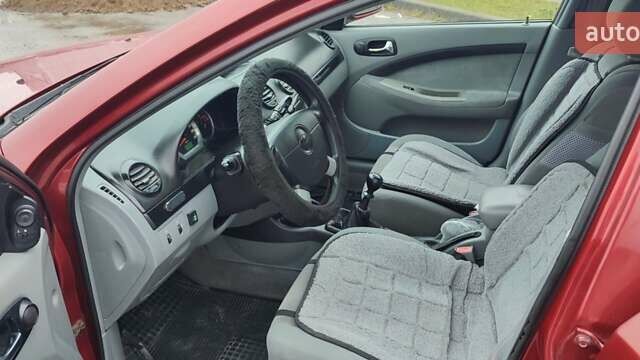 Красный Шевроле Лачетти, объемом двигателя 1.8 л и пробегом 235 тыс. км за 3900 $, фото 13 на Automoto.ua