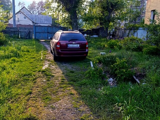 Красный Шевроле Лачетти, объемом двигателя 1.8 л и пробегом 300 тыс. км за 4750 $, фото 5 на Automoto.ua