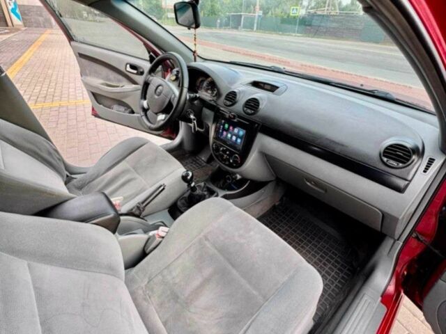 Красный Шевроле Лачетти, объемом двигателя 1.8 л и пробегом 269 тыс. км за 4200 $, фото 6 на Automoto.ua