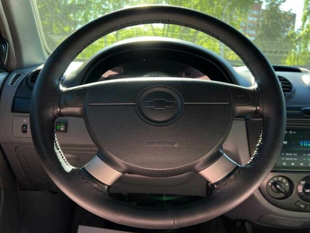 Красный Шевроле Лачетти, объемом двигателя 1.8 л и пробегом 107 тыс. км за 5400 $, фото 16 на Automoto.ua