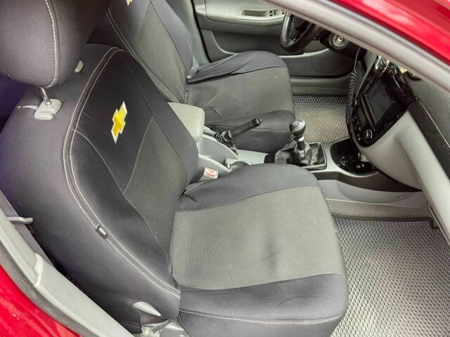 Красный Шевроле Лачетти, объемом двигателя 1.8 л и пробегом 343 тыс. км за 4300 $, фото 5 на Automoto.ua