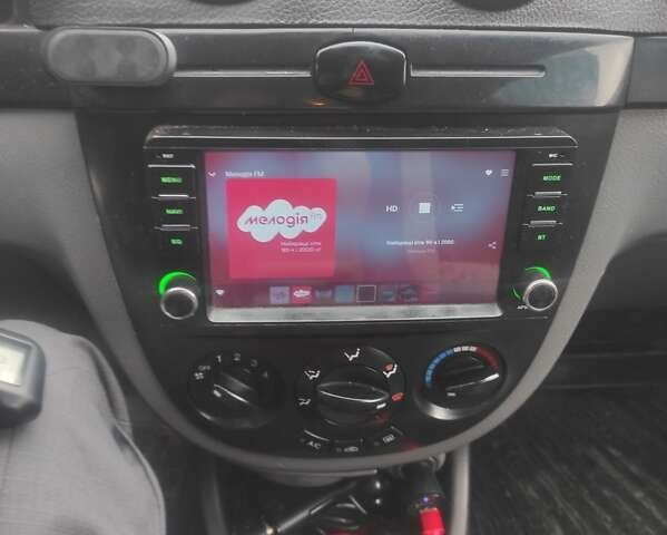 Красный Шевроле Лачетти, объемом двигателя 1.8 л и пробегом 248 тыс. км за 5800 $, фото 5 на Automoto.ua