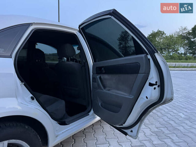 Шевроле Лачетти, объемом двигателя 1.49 л и пробегом 280 тыс. км за 4200 $, фото 30 на Automoto.ua