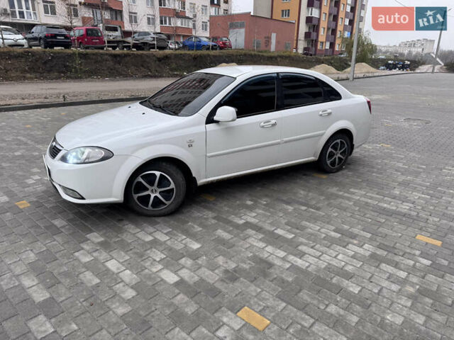 Шевроле Лачетти, объемом двигателя 1.49 л и пробегом 280 тыс. км за 4200 $, фото 4 на Automoto.ua