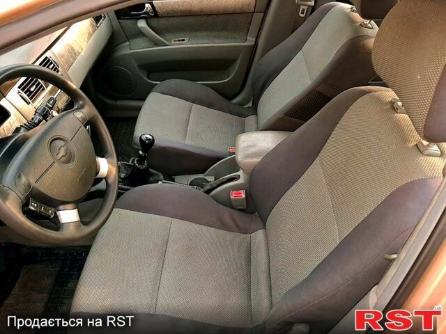 Желтый Шевроле Лачетти, объемом двигателя 1.8 л и пробегом 200 тыс. км за 2300 $, фото 1 на Automoto.ua