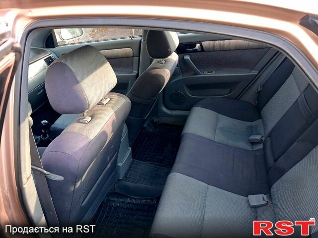 Желтый Шевроле Лачетти, объемом двигателя 1.8 л и пробегом 200 тыс. км за 2300 $, фото 6 на Automoto.ua