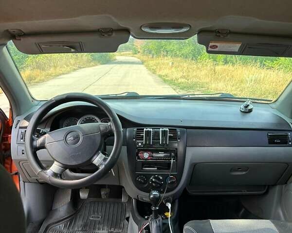 Желтый Шевроле Лачетти, объемом двигателя 1.8 л и пробегом 235 тыс. км за 3700 $, фото 9 на Automoto.ua