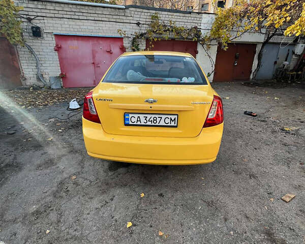 Желтый Шевроле Лачетти, объемом двигателя 1.6 л и пробегом 200 тыс. км за 4200 $, фото 1 на Automoto.ua