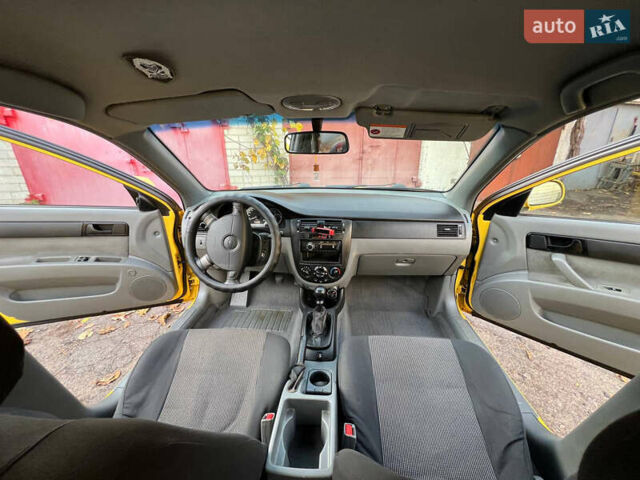 Желтый Шевроле Лачетти, объемом двигателя 1.6 л и пробегом 200 тыс. км за 4200 $, фото 5 на Automoto.ua