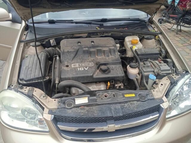 Желтый Шевроле Лачетти, объемом двигателя 1.6 л и пробегом 215 тыс. км за 4200 $, фото 1 на Automoto.ua