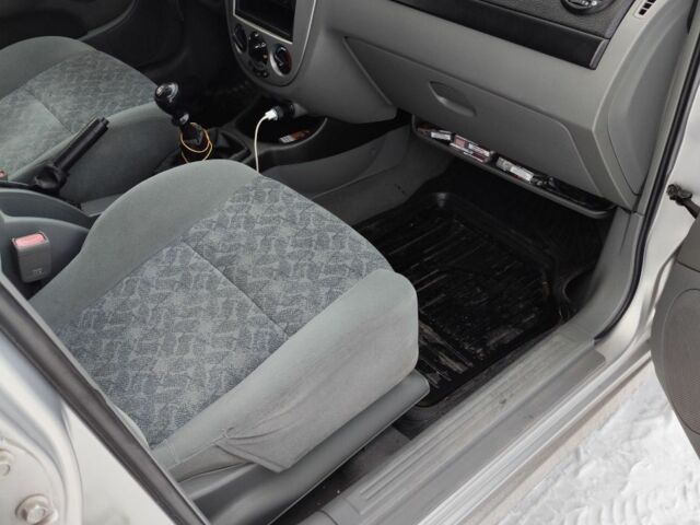 Серый Шевроле Лачетти, объемом двигателя 1.4 л и пробегом 186 тыс. км за 3290 $, фото 5 на Automoto.ua