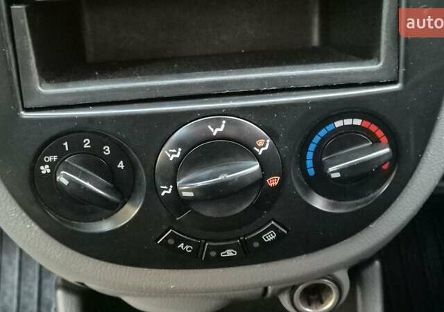 Серый Шевроле Лачетти, объемом двигателя 1.6 л и пробегом 217 тыс. км за 3950 $, фото 27 на Automoto.ua