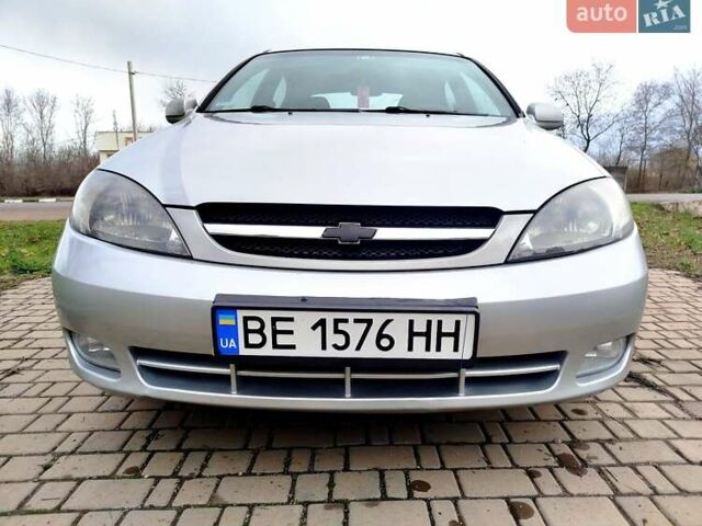 Серый Шевроле Лачетти, объемом двигателя 1.6 л и пробегом 259 тыс. км за 3900 $, фото 2 на Automoto.ua