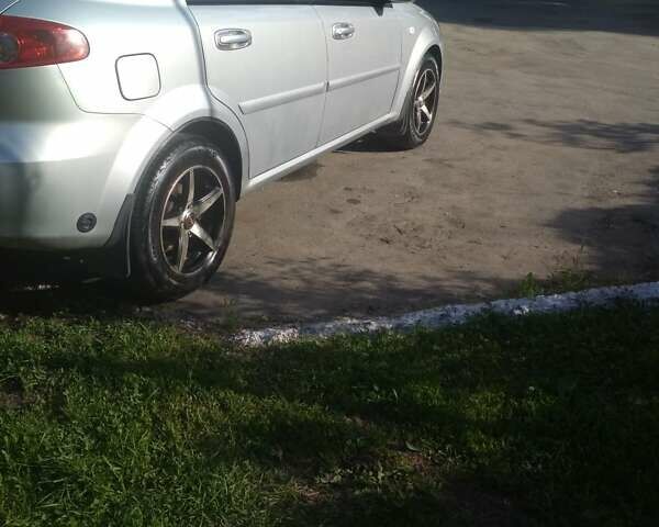 Серый Шевроле Лачетти, объемом двигателя 1.8 л и пробегом 200 тыс. км за 4500 $, фото 2 на Automoto.ua