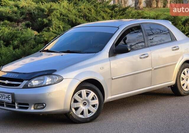 Серый Шевроле Лачетти, объемом двигателя 1.6 л и пробегом 217 тыс. км за 3950 $, фото 4 на Automoto.ua