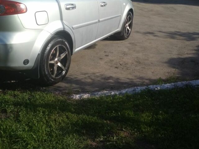 Серый Шевроле Лачетти, объемом двигателя 1.8 л и пробегом 200 тыс. км за 4500 $, фото 1 на Automoto.ua